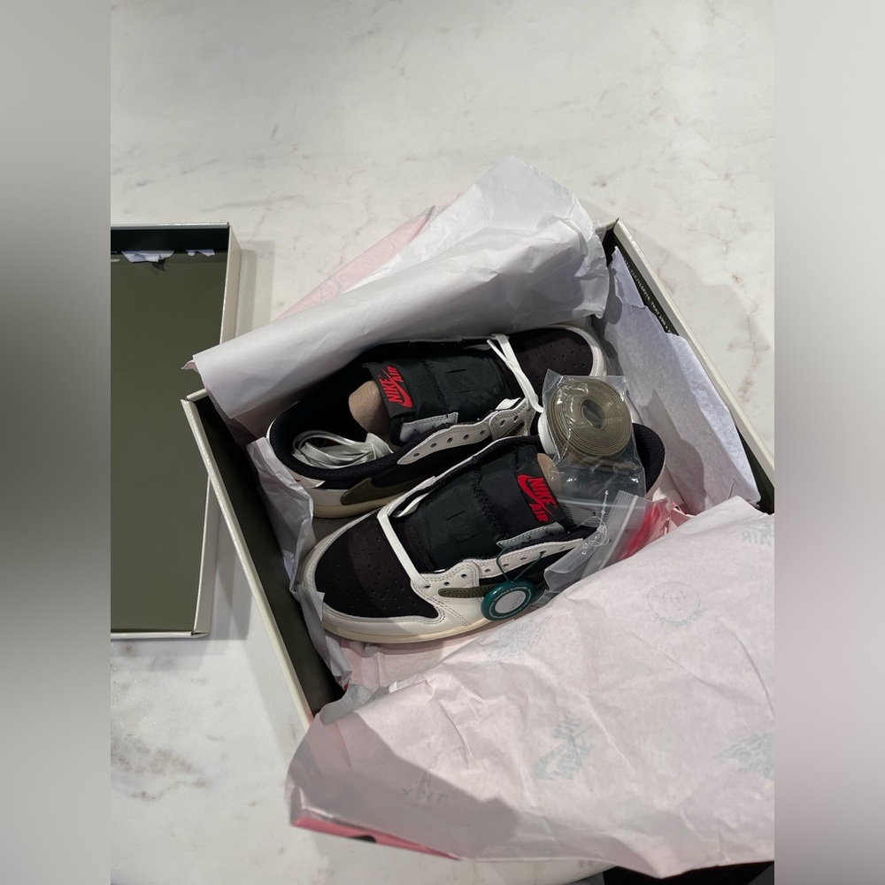 SOLD - JORDAN | 1 Retro Low OG SP x Travis Scott Olive - US 6.5W